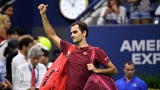 Roger Federer se loučí s publikem na US Open po osmifinálové porážce.