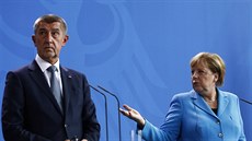 eský premiér Andrej Babi a nmecká kancléka Angela Merkelová na tiskové...