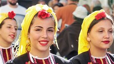 Slavnostní krojovaný průvod souborů Karlovarského folklorního festivalu prošel...