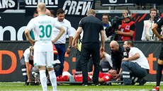 eský gólman Jií Pavlenka z Brém se v zápase nmecké Bundesligy zranil.