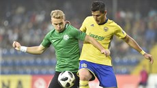 Fotbalisté Zlína a Píbrami v zápase nejvyí fotbalové soute. Zleva Jan...