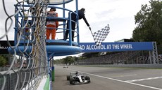 Lewis Hamilton ovládl Velou cenu Itálie.