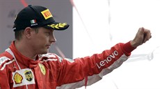Kimi Räikkönen z Ferrari oslavuje druhé místo ve Velké ceně Itálie.