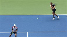 Rafaela Nadala trápilo v semifinále US Open krom soupee také pravé koleno.