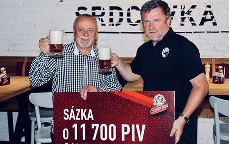 Trenér plzeských fotbalist Pavel Vrba a sládek pivovaru Gambrinus Zdenk...