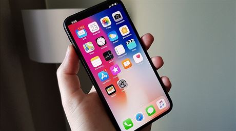 iPhone X si navzdory vy cen na trhu vede vborn