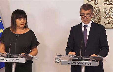 Ministryn financí Alena Schillerová s premiérem Andrejem Babiem