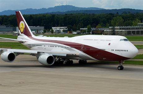 Boeing 747-8i v barvách katarské královské rodiny