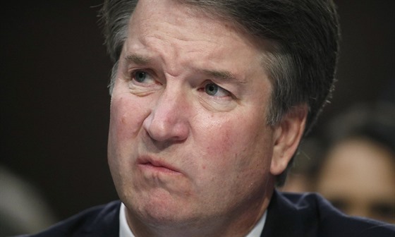 Kandidát na soudce nejvyího soudu USA Brett Kavanaugh bhem slyení v Senátu...