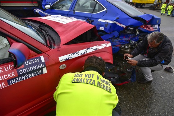 Ukázku postupu záchraná pi simulované automobilové nehod mohli vidt...