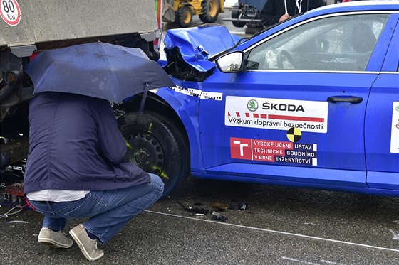 Ukzku postupu zchran pi simulovan automobilov nehod mohli vidt...