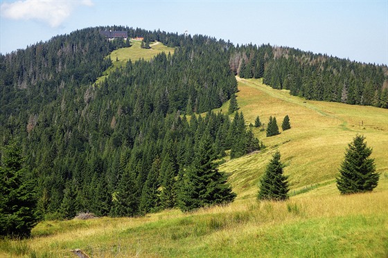 Pohoí Gorce ji dýchá dalekým východem. Pohled na vrchol Turbacz a...