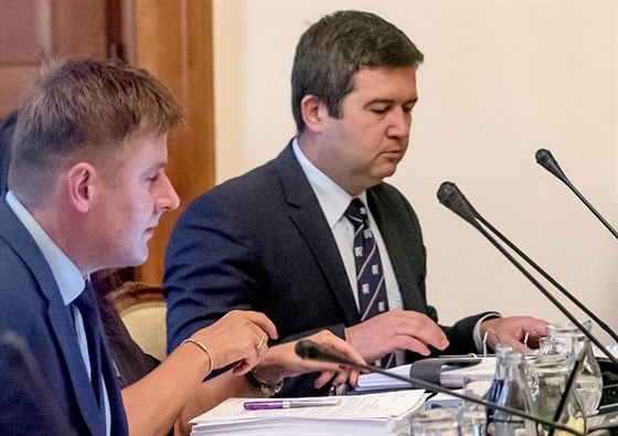 Kandidát na ministra zahrani�í Tomá� Pet�í�ek se sou�asným �éfem �eské...