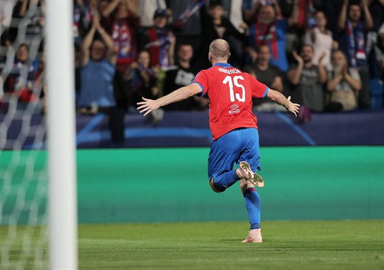 Plzeský Michael Krmeník se raduje z gól v Lize mistr proti CSKA Moskva.