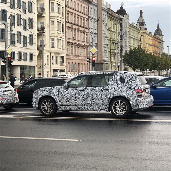 Maskované prototypy Mercedes v Praze: GLB a A-Class