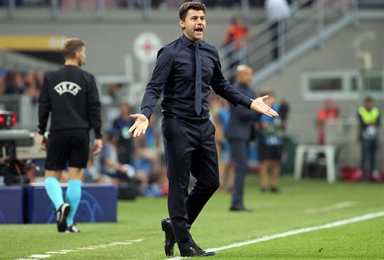 Mauricio Pochettino, trenér Tottenhamu, bhem utkání Ligy mistr na Interu...