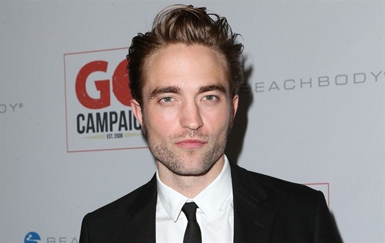 Robert Pattinson (12. listopadu 2015, Beverly Hills, Kalifornie)