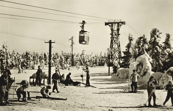 Původní kabinová lanovka na Černou horu z roku 1928.