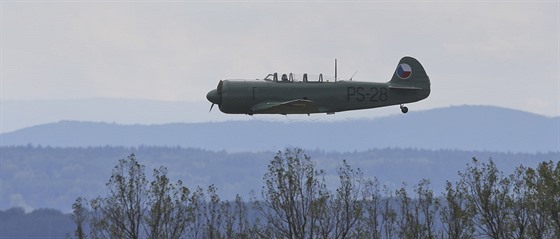 Na hradeckém letiti nouzov pistál letadlo C-11, které eskoslovenská armáda pouívala v 50. a 60. let k výcviku pilot