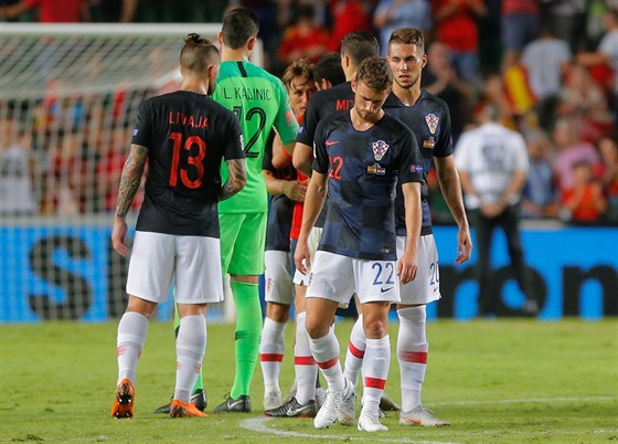 NEJHORÍ PORÁKA V HISTORII. Zklamaní chorvattí fotbalisté vstebávají debakl...