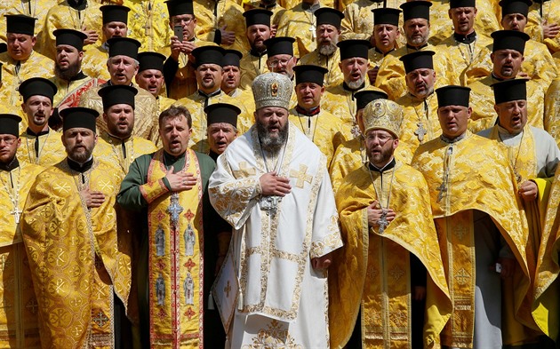 Jeden duchovní za 28 vojáků. Ukrajina podezřívá představitele církve ze zrady
