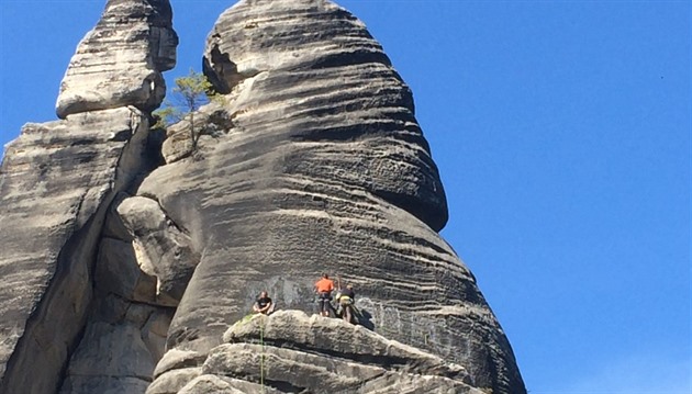 Ve skalách nedaleko Ústí spadl horolezec ze sedmi metrů, vážně se zranil