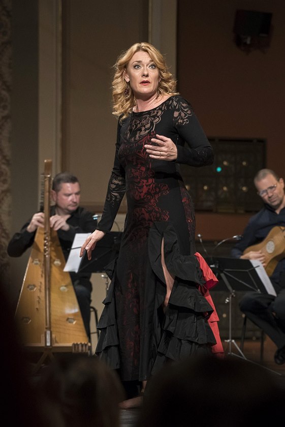 Magdalena Koená na koncert v Rudolfinu zpívala panlské barokní písn.