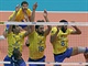 Francouz Earvin Ngapeth pekonal brazilsk trojblok.