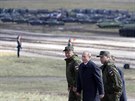 Ruský prezident Vladimir Putin, ministr obrany Sergej ojgu a éf generálního...