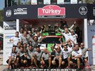 Tým koda Motorsport se raduje z vítzství Jana Kopeckého v Turecké rallye.
