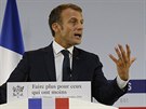 Francouzský prezident Emmanuel Macron pedstavil v Paíi plán na pomoc chudým....