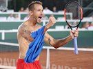 Luká Rosol slaví vítzství v rozhodující dvouhe baráe Davis Cupu proti...