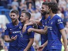 Fotbalisté Chelsea oslavují gól Edena Hazarda (druhý zleva) do sít Cardiffu.