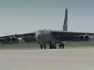 Americký bombardér B-52 pilétá na Dnech NATO v Ostrav