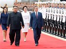 Mun e-ina na letiti v Pchjongjangu vítal Kim i nadený dav (18. 9. 2018).