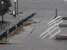 Na pobeí Severní a Jiní Karolíny jsou kvli hurikánu Florence zatopené...