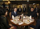 Vdce KLDR Kim ong-un a jihokorejský prezident Mun e-in na spolené veei se...