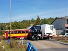 V Kralupech nad Vltavou se na pejezdu srazil kamion s vlakem. (18.9.2018)