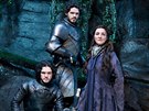 Kit Harington, Richard Madden a Michelle Fairleyová v seriálu Hra o trny (2013)