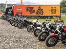 Demo truck Harley-Davidson pivezl velké mnoství testovacích stroj.