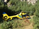 Vrtulník letěl do Prachovských skal pro zraněného horolezce (16.9.2018).