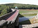 Pohled na vodn� d�lo Janov. N�zkou hladinu tu nezp�sobilo sucho, ale musela se...