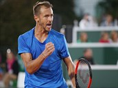 Luk Rosol se hecuje v rozhodujc dvouhe bare Davis Cupu proti Maarsku.