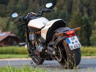 Záď stroje FXDR 114