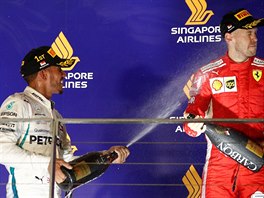Lewis Hamilton, vtz Velk ceny Singapuru, dv ochutnat sv ampask...