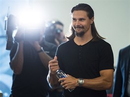 Erik Karlsson je novm lenem San Jose Sharks.