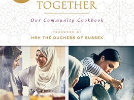 Obal knihy Together: Our Community Cookbook, do ní vévodkyn Meghan napsala...