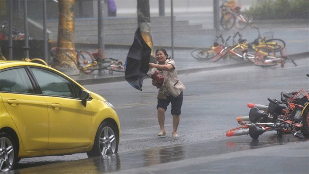 Tajfun Mangkhut ni Hongkong a jin nu (15. z 2018)