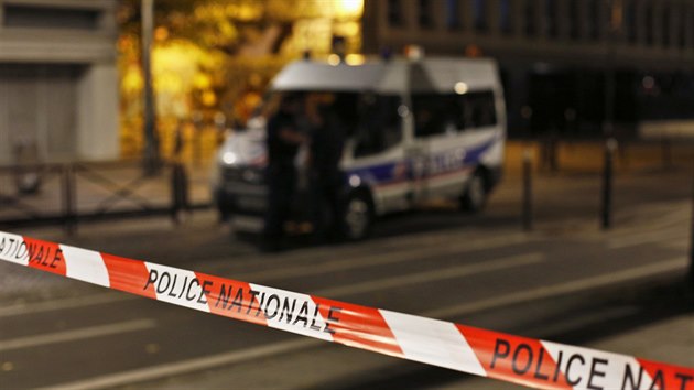 Policie uzav�ela m�sto na severov�chod� Pa��e, kde Afgh�nec napadl a zranil n�kolik lid� (9.9.2018).