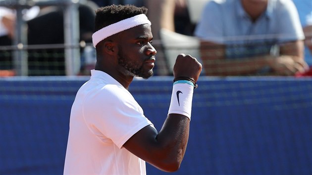 Amerian Frances Tiafoe se povzbuzuje v semifinle Davis Cupu proti Chorvatsku.